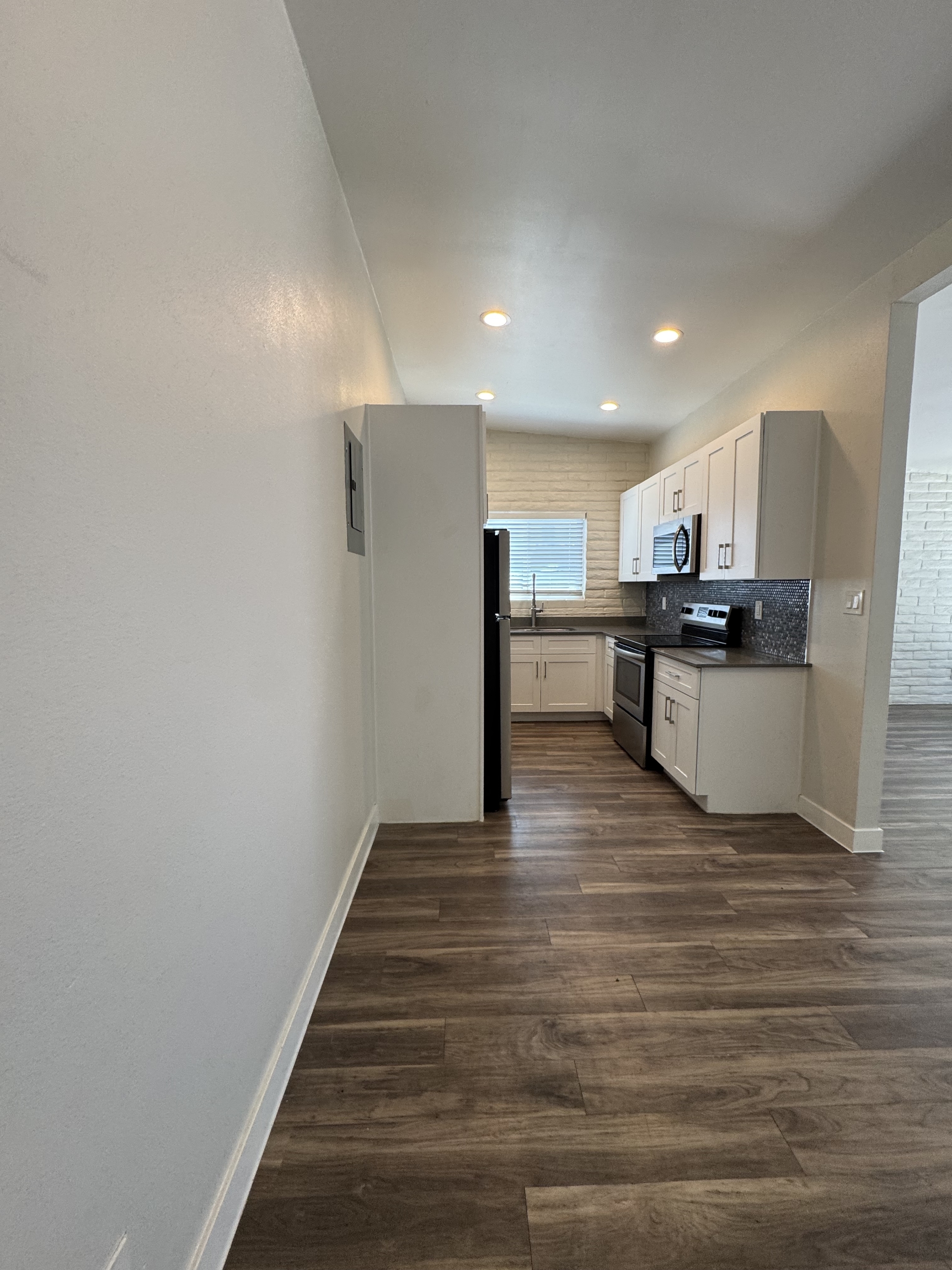 1545 West Colter Street - 16