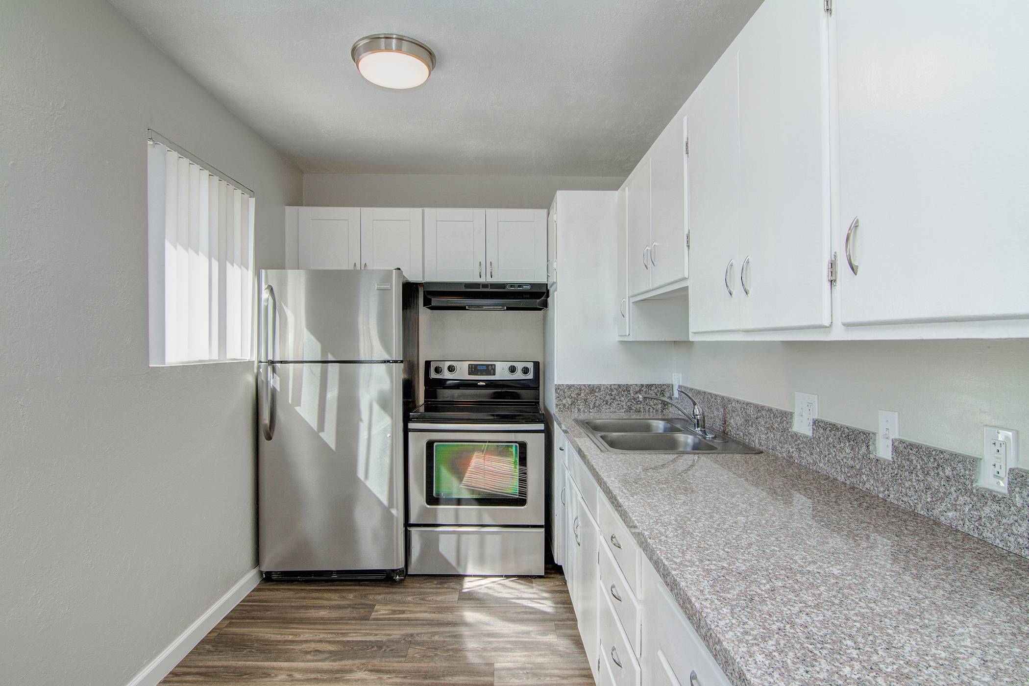 645 West Hazelwood Street - 16